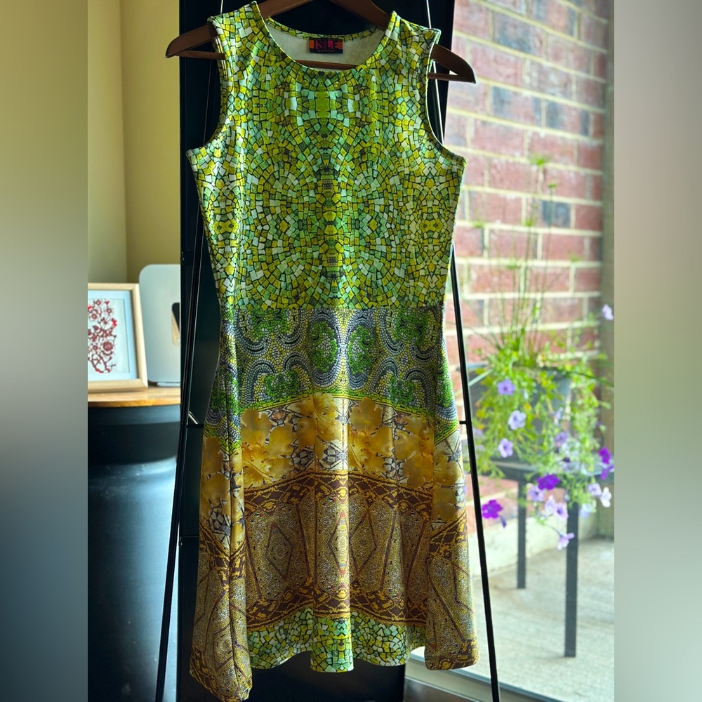 Elegant Green and Gold Patterned Dress